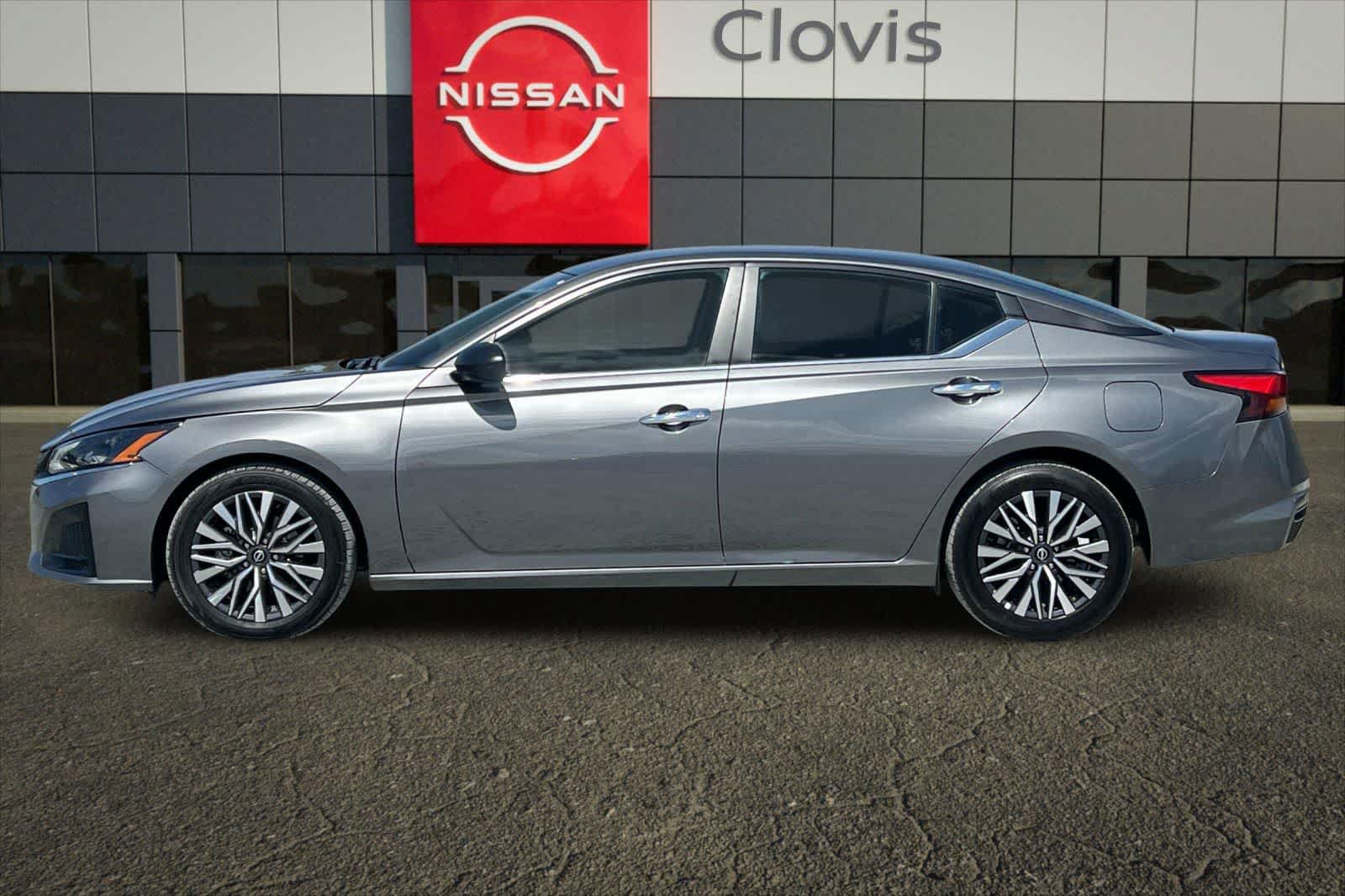 Used 2025 Nissan Altima 2.5 SV FWD image 6