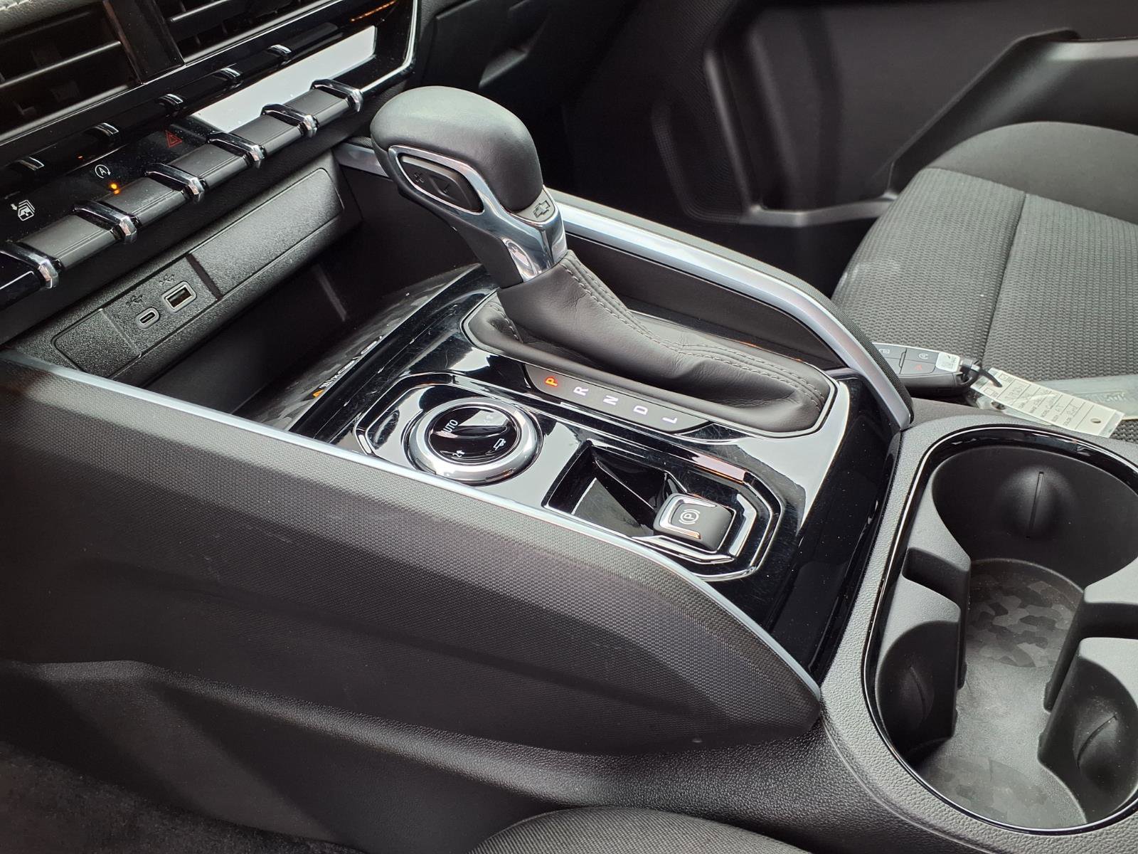 Used 2024 Chevrolet Colorado LT w/ LT Convenience Package II AWD/4WD image 8