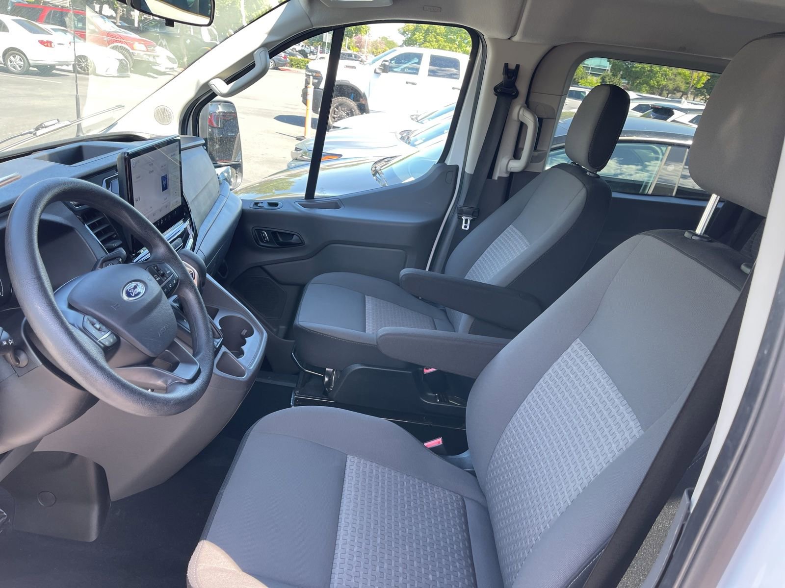 Used 2023 Ford Transit 350 XLT image 7