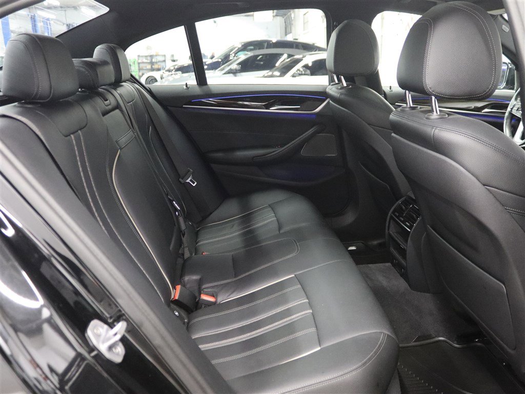 Used 2018 BMW 540i xDrive image 21