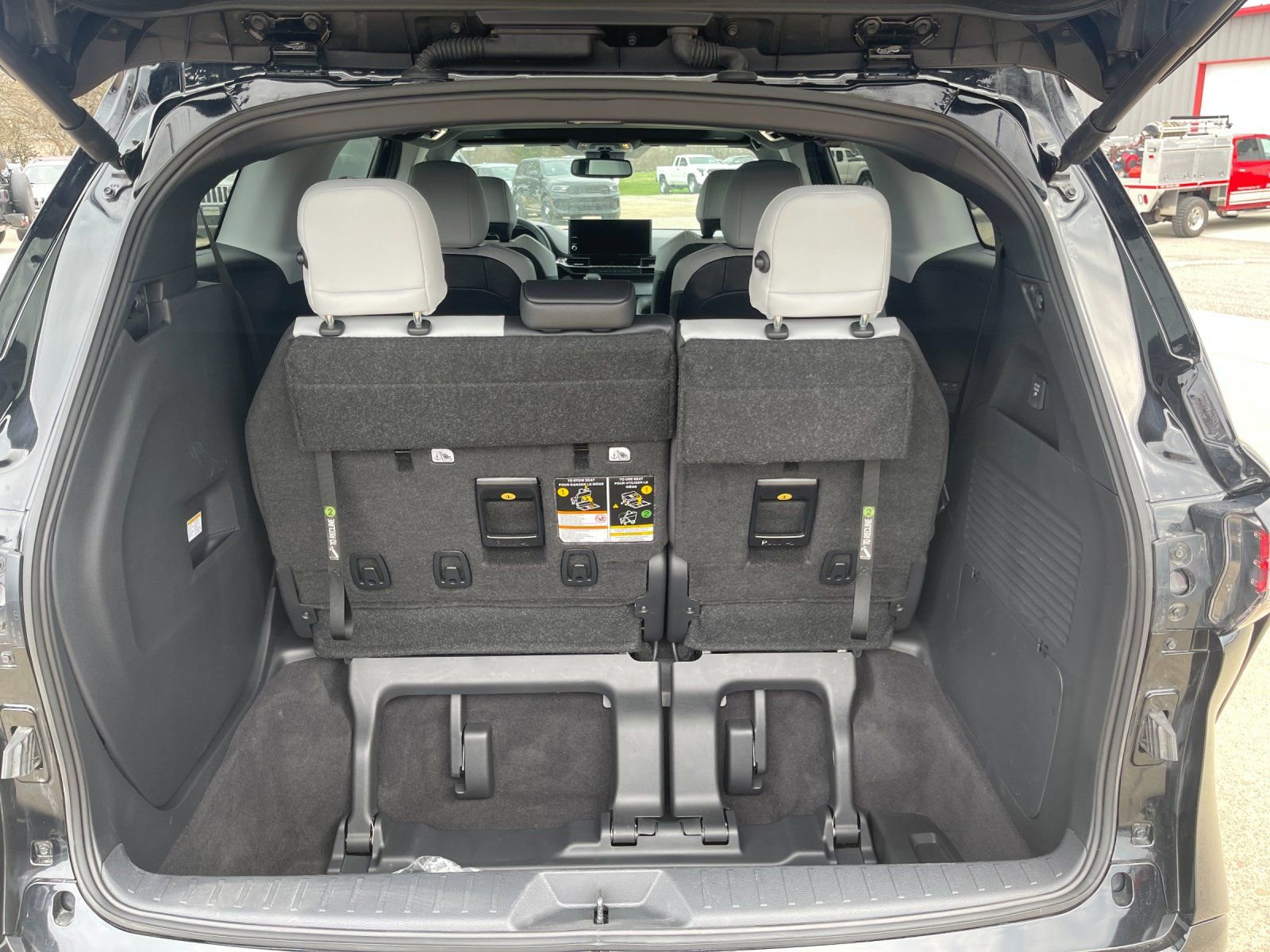 Used 2025 Toyota Sienna XSE w/ XSE Plus Package image 18