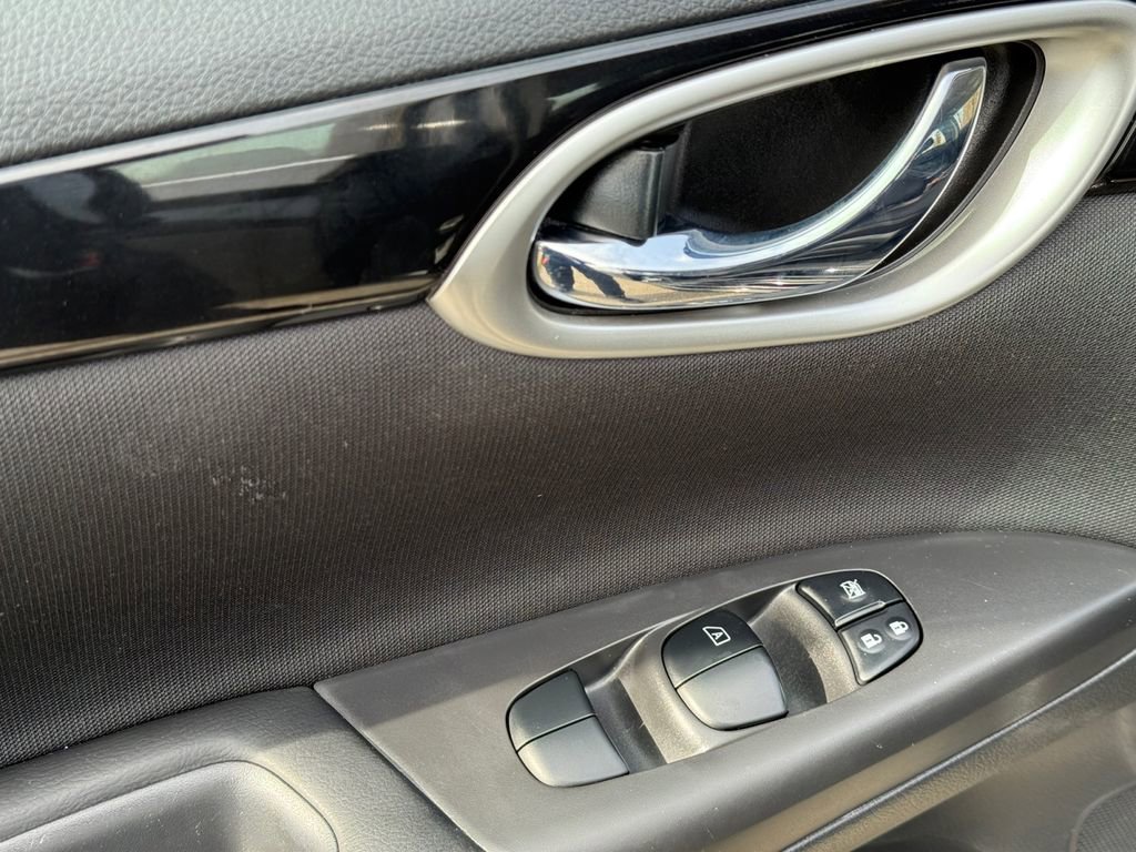 Used 2019 Nissan Sentra SV w/ Special Edition Package image 9