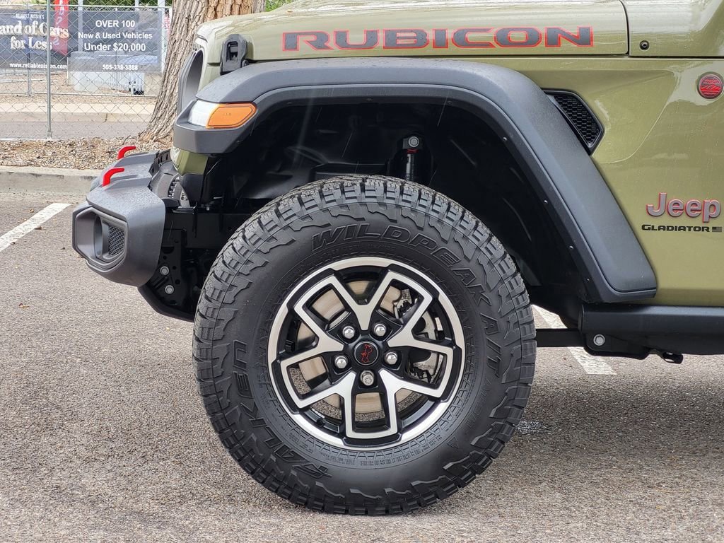 Used 2025 Jeep Gladiator Rubicon w/ Convenience Group AWD/4WD image 6