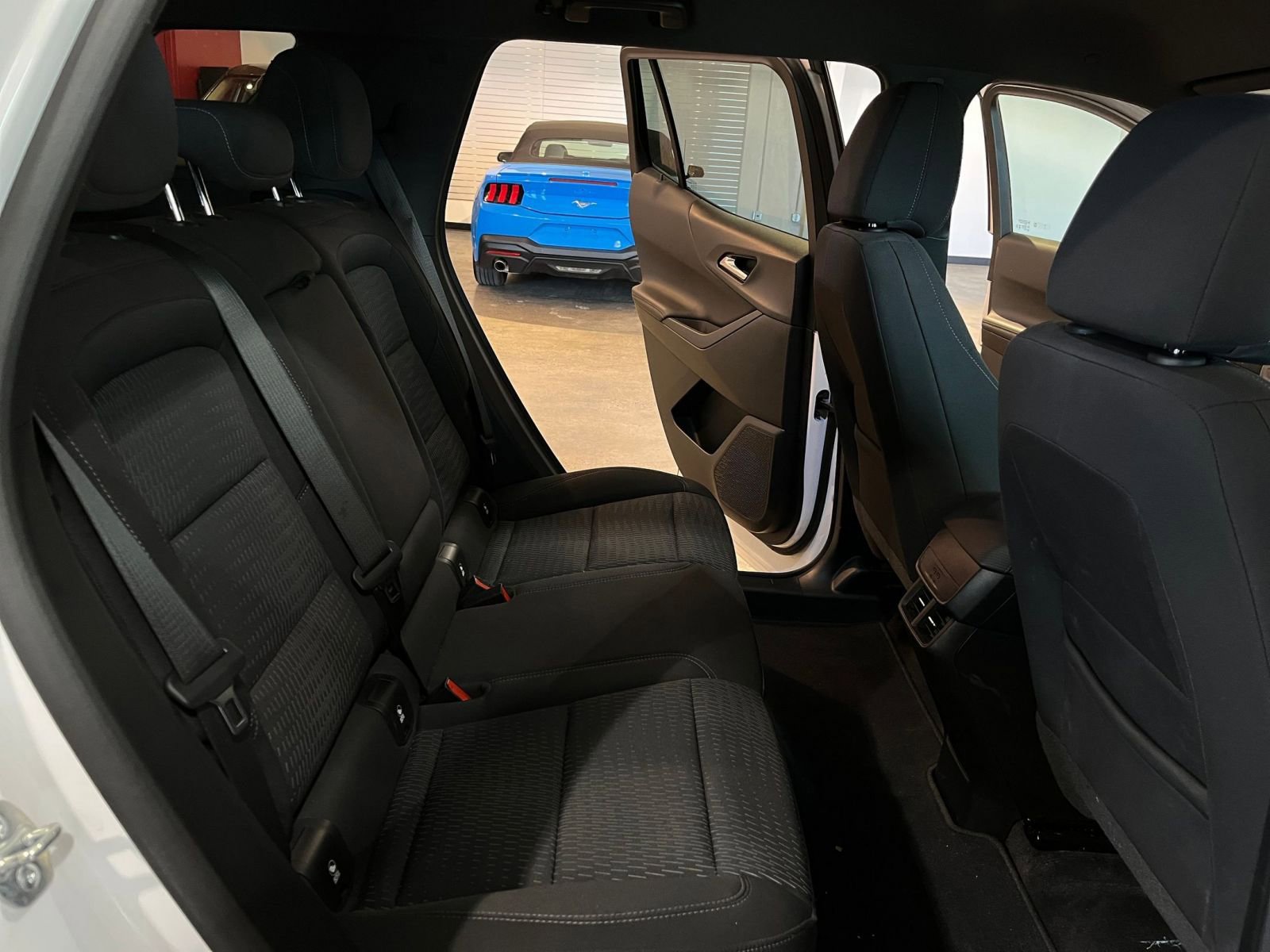 Used 2025 Chevrolet Equinox LT FWD image 37