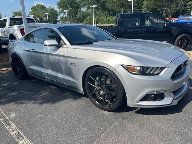 Used 2015 Ford Mustang GT RWD image 2
