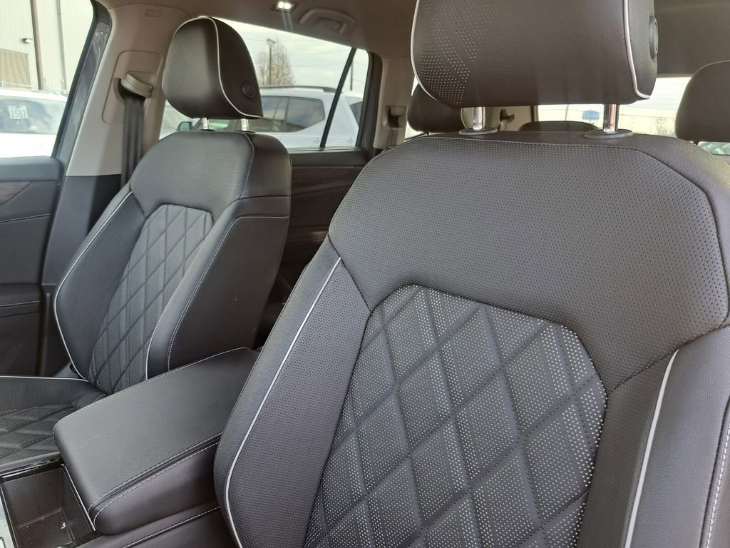 Used 2025 Volkswagen Atlas SEL Premium R-Line image 19