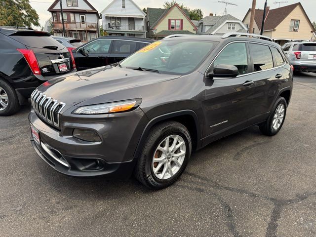 Used 2017 Jeep Cherokee Latitude w/ True North Edition image 3