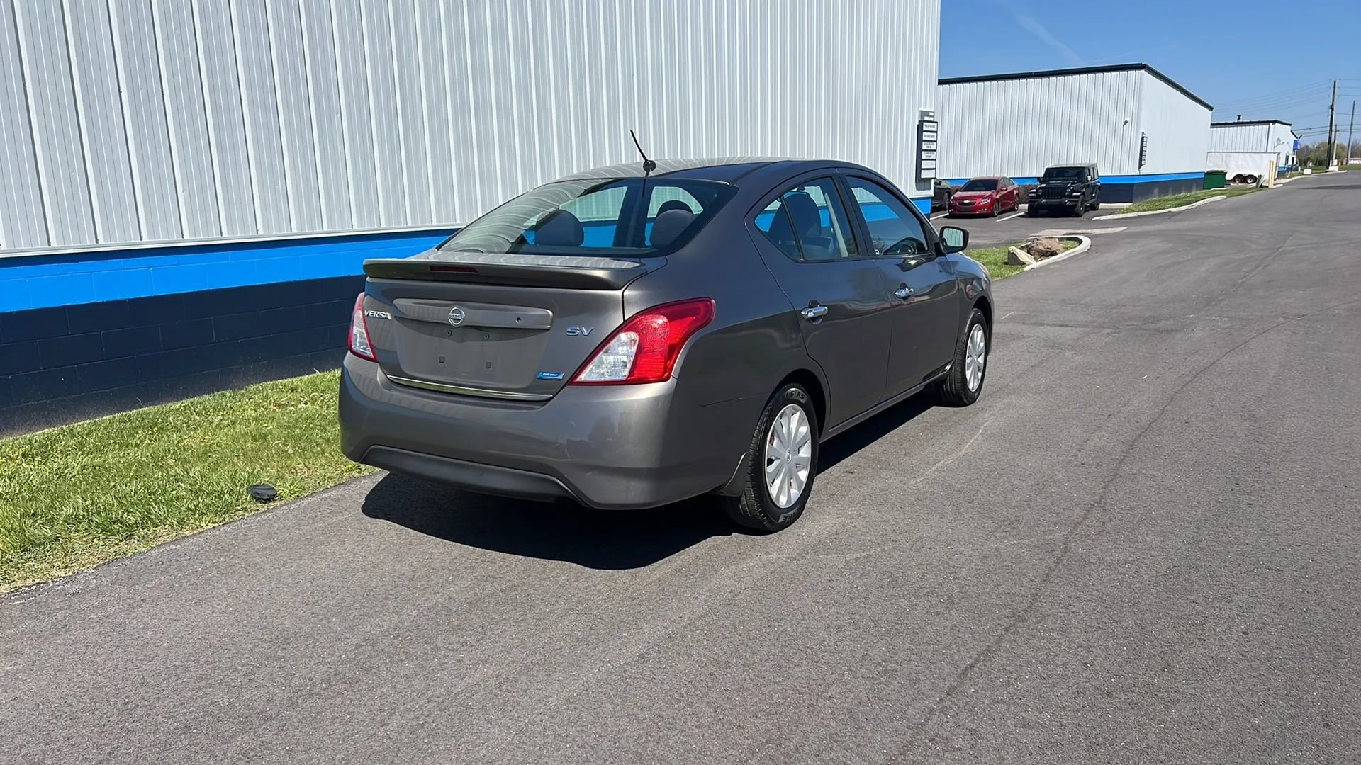 Used 2016 Nissan Versa SV FWD image 5