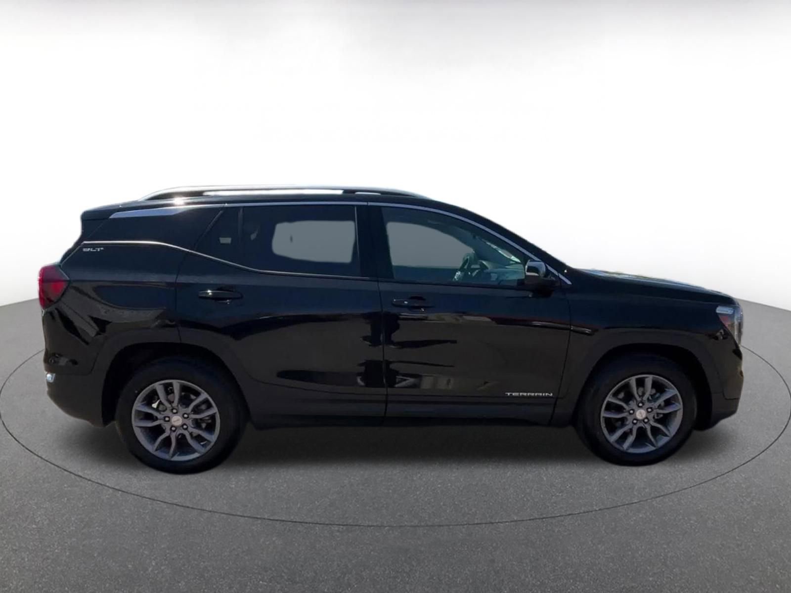 Used 2024 GMC Terrain SLT AWD/4WD image 16