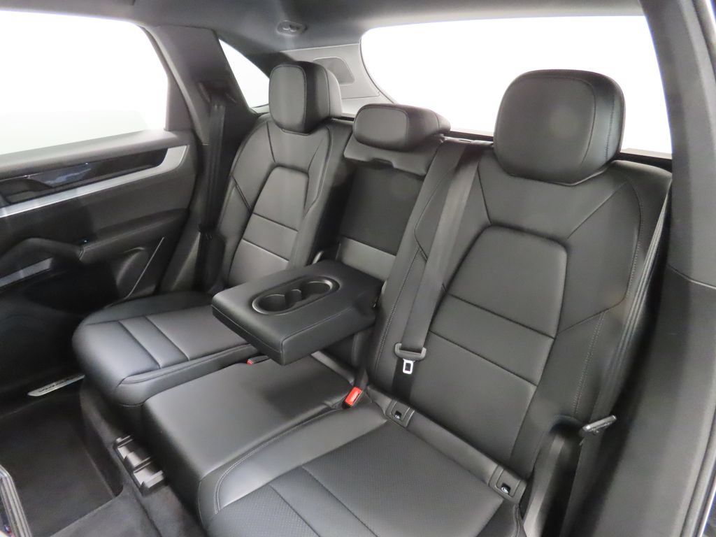 Certified 2024 Porsche Cayenne AWD/4WD image 41