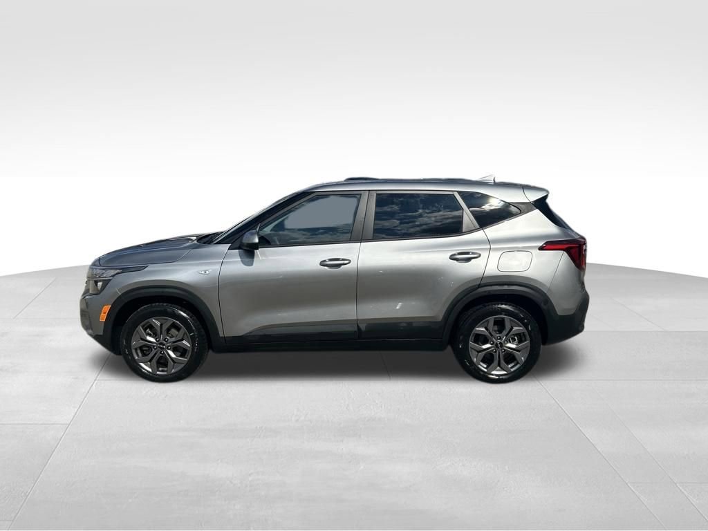 Used 2024 Kia Seltos LX image 2