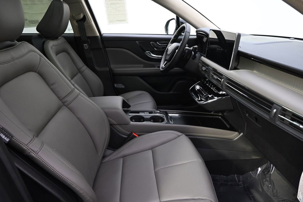 New 2026 Lincoln Corsair Premiere image 16