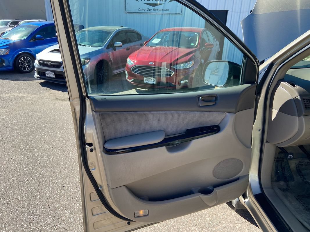 Used 2004 Toyota Sienna LE w/ LE Pkg 12 AWD/4WD image 16