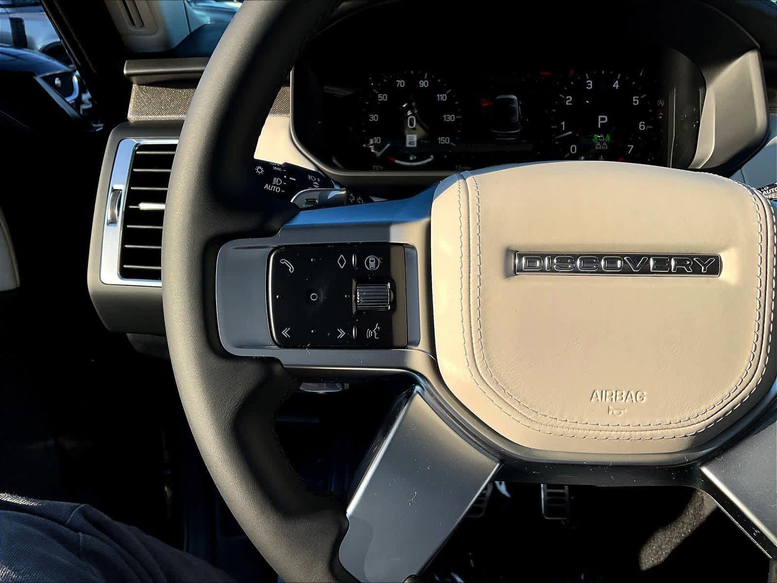 New 2025 Land Rover Discovery Metropolitan Edition AWD/4WD image 17