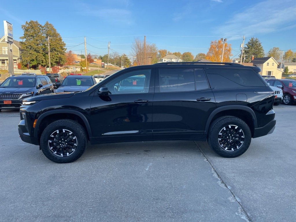 Used 2024 Chevrolet Traverse Z71 w/ Enhanced Driving Package image 2