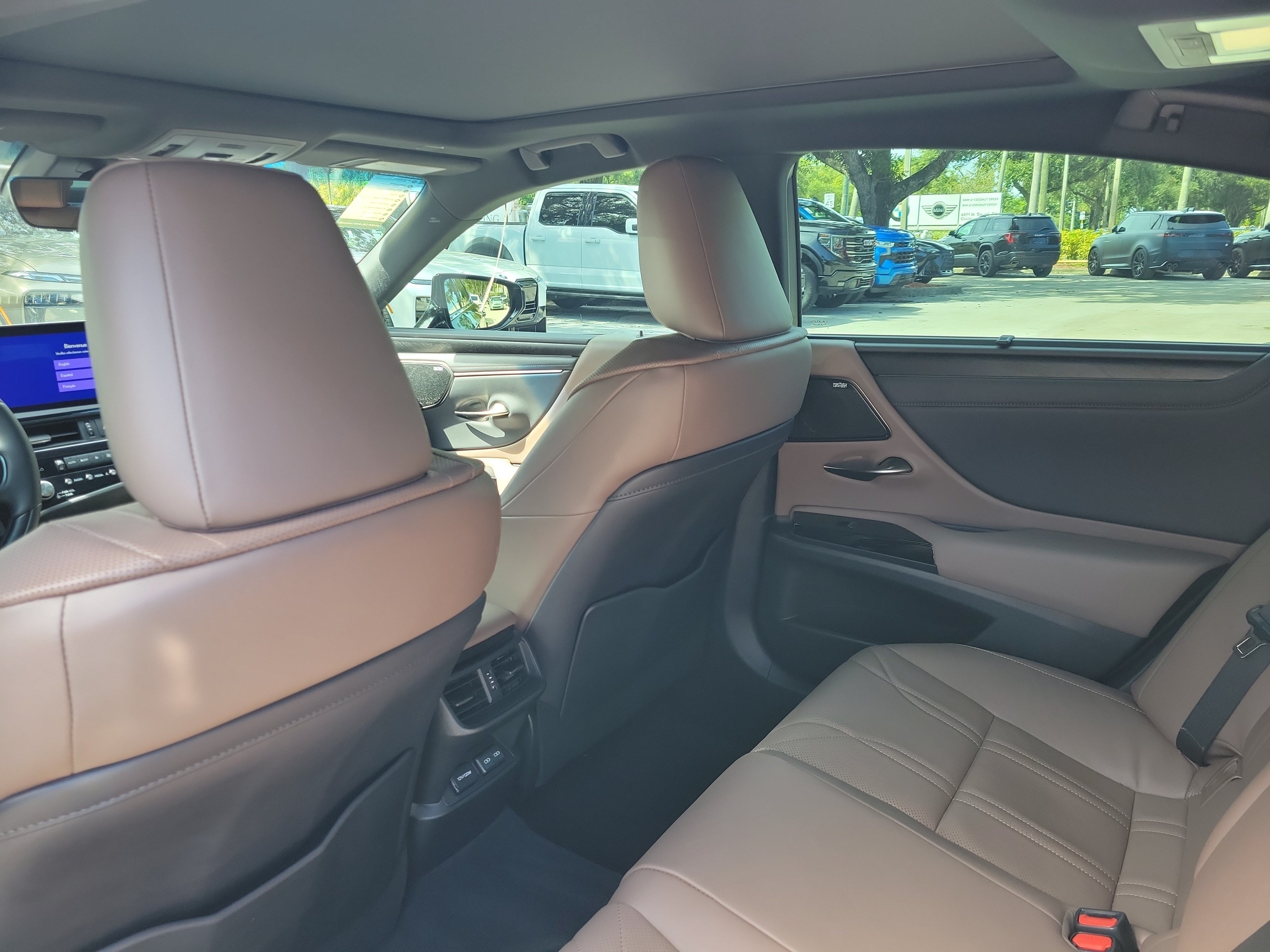 Used 2024 Lexus ES 350 Ultra Luxury w/ Accessory Package (Z2) FWD image 10