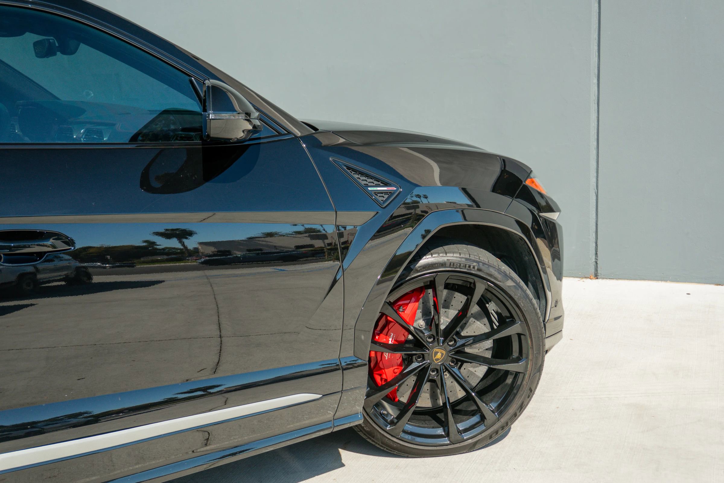 Used 2020 Lamborghini Urus image 41