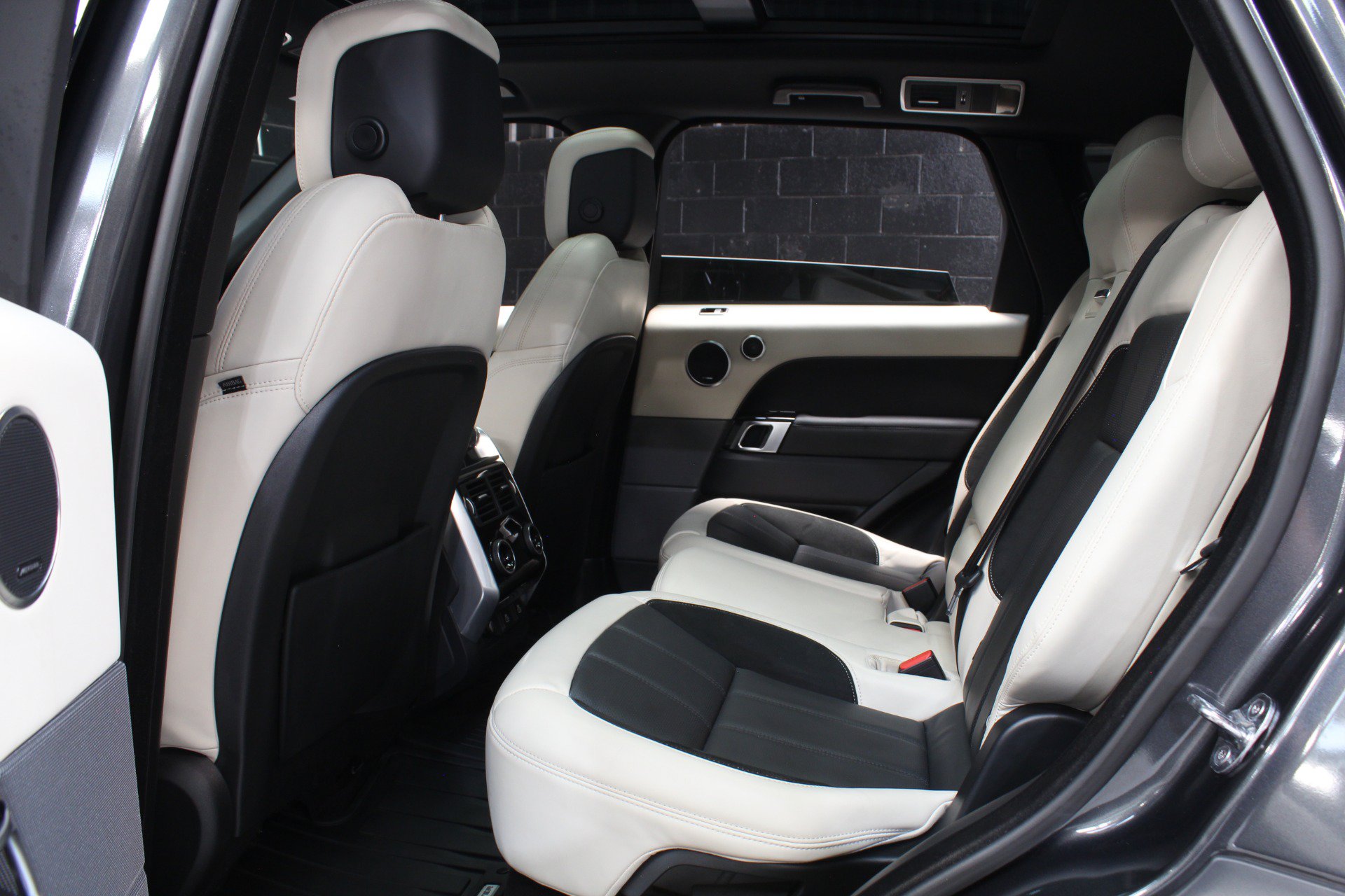 Used 2022 Land Rover Range Rover Sport HST AWD/4WD image 36