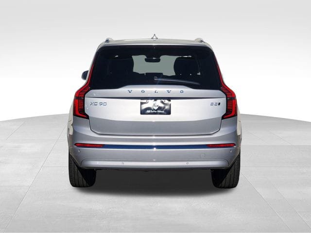 Certified 2025 Volvo XC90 B5 Core w/ Climate Package AWD/4WD image 6