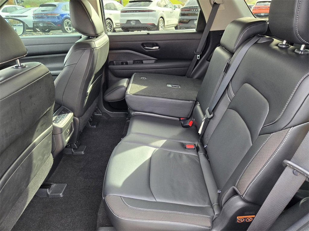 Used 2023 Nissan Pathfinder SL image 10