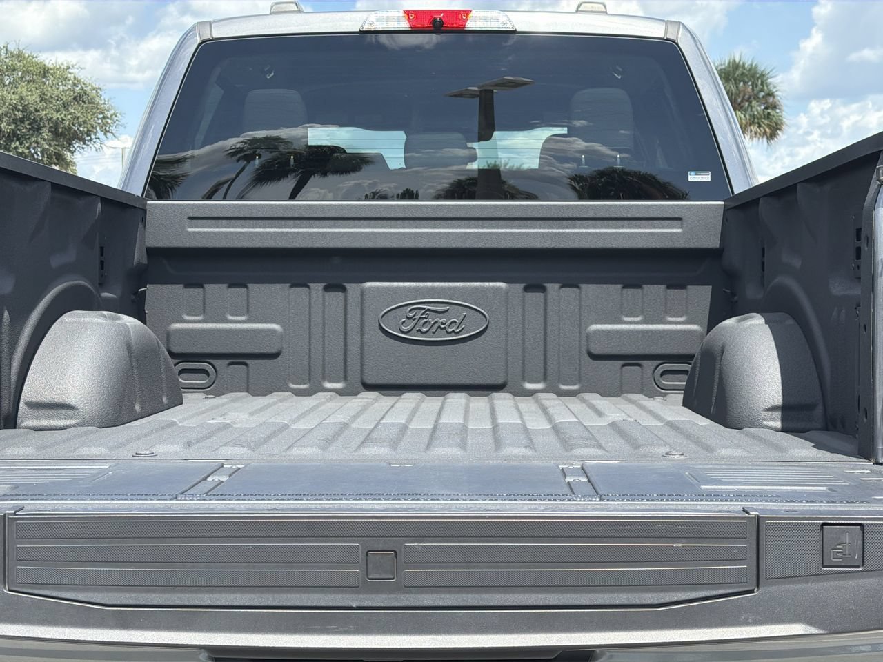 Used 2025 Ford F150 Lightning XLT AWD/4WD image 8