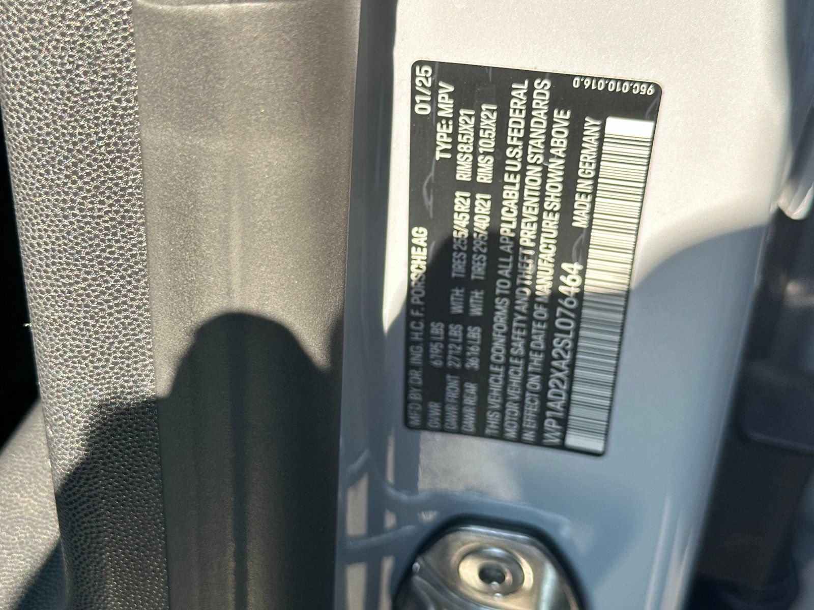 Certified 2025 Porsche Macan Electric RWD image 30