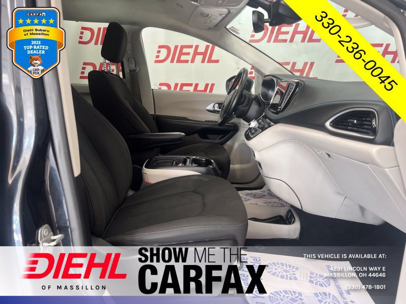 Used 2021 Chrysler Pacifica Touring w/ Cold Weather Group FWD image 13