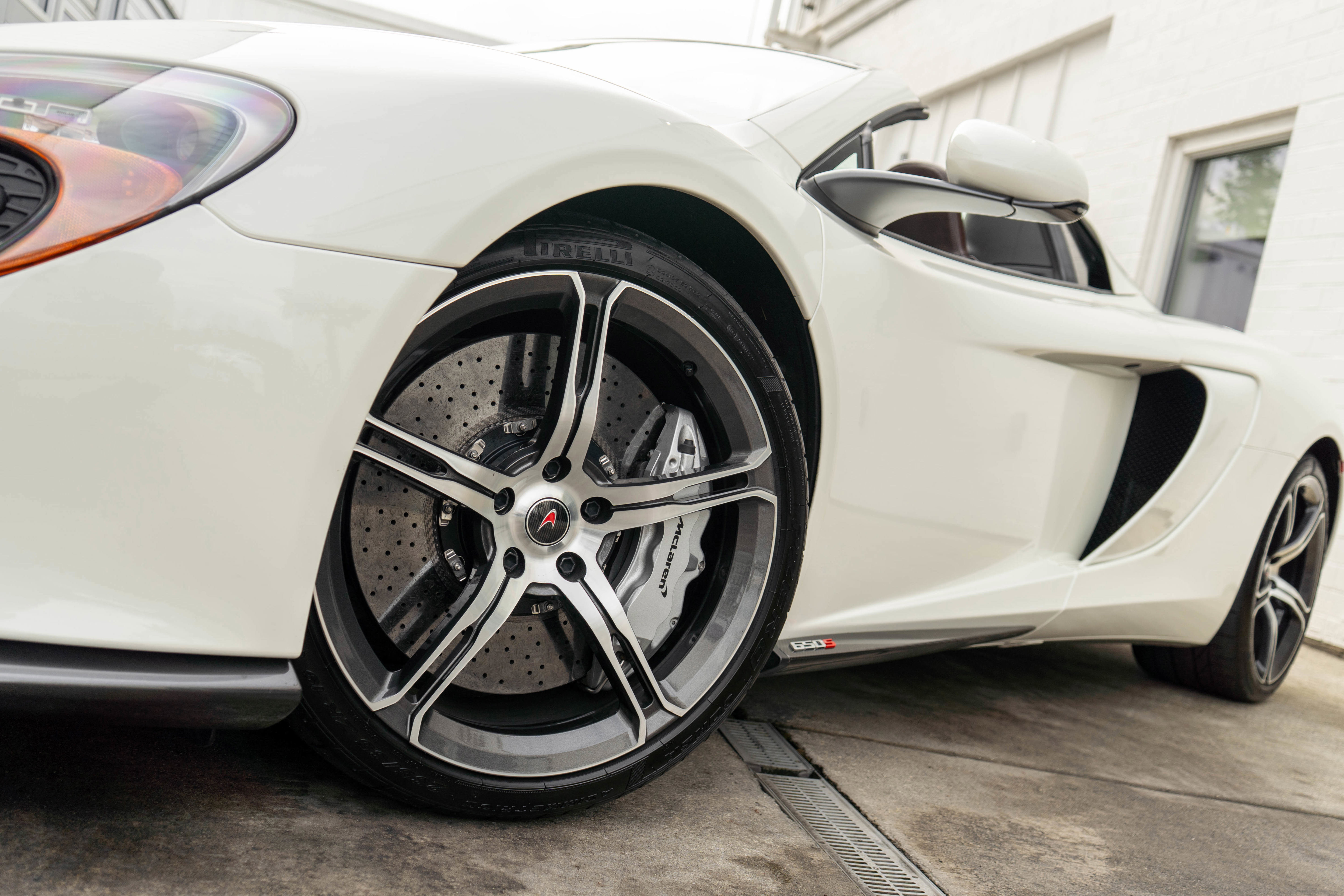 Used 2015 McLaren 650S Spider image 5