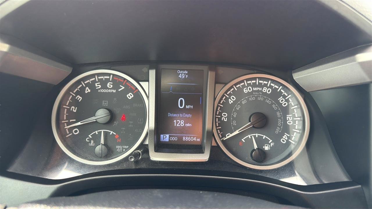 Used 2020 Toyota Tacoma SR5 w/ Blackout Package AWD/4WD image 25