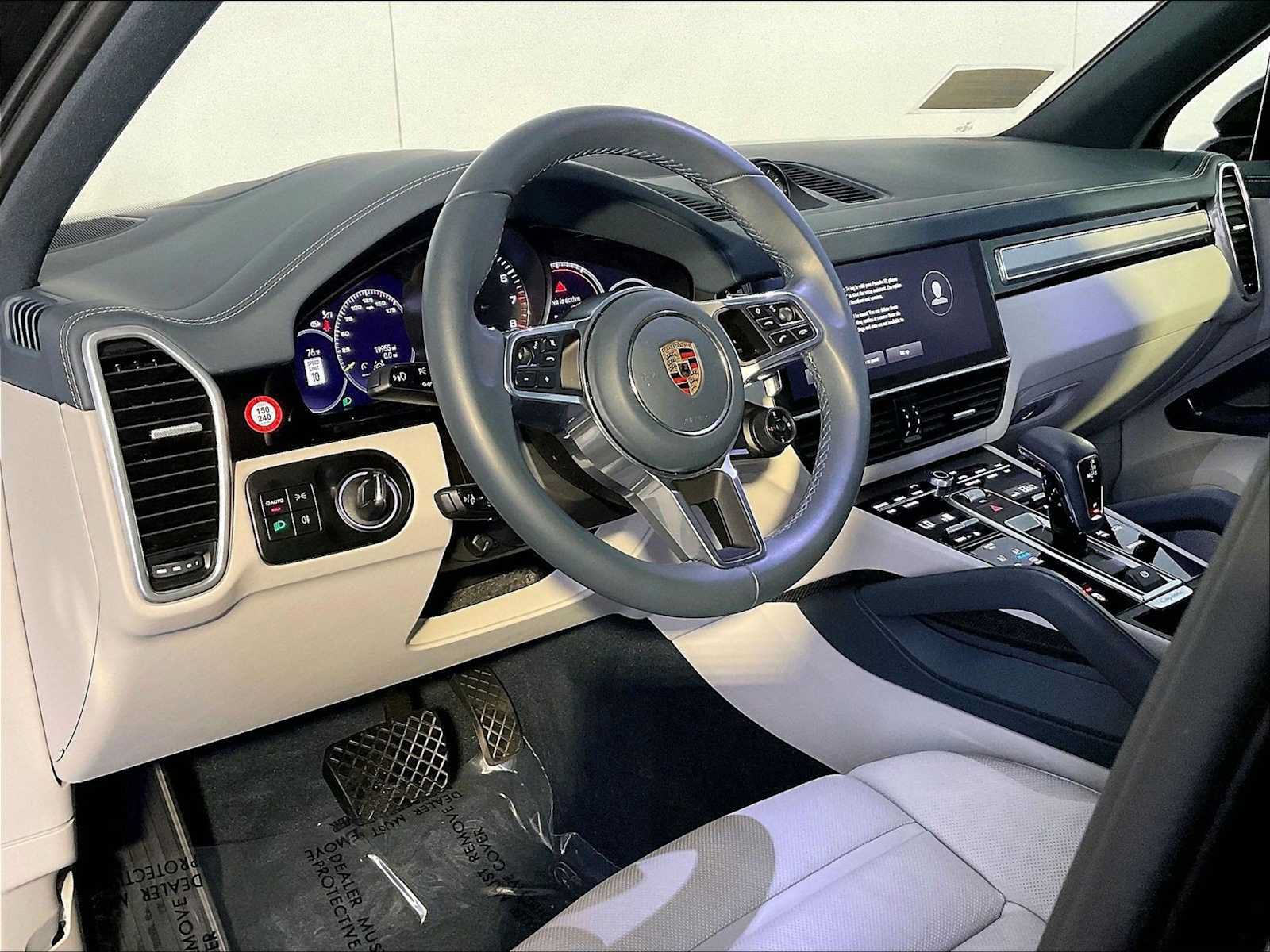 Certified 2023 Porsche Cayenne AWD/4WD image 4