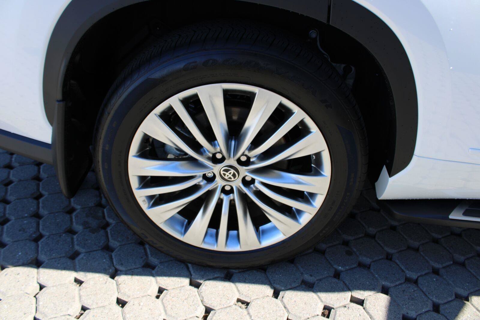 Used 2026 Toyota Highlander Platinum AWD/4WD image 14