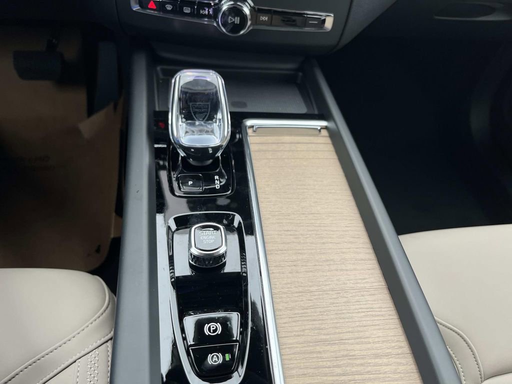 New 2026 Volvo XC60 B5 Plus w/ Climate Package image 32
