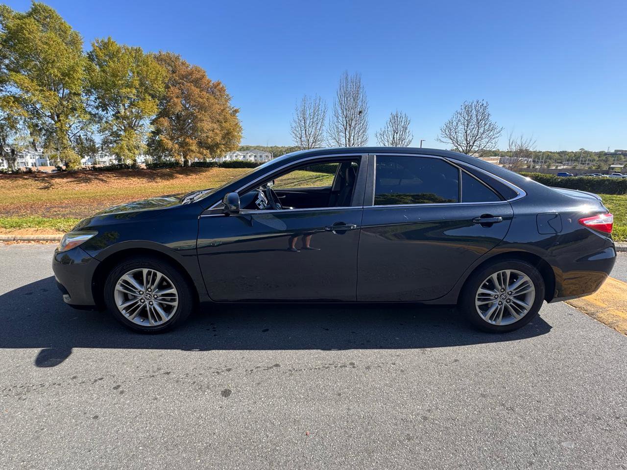 Used 2017 Toyota Camry SE image 8