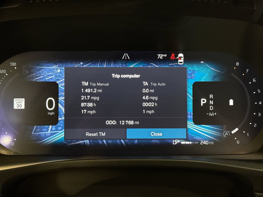 Used 2025 Volvo XC40 B5 Core AWD/4WD image 14