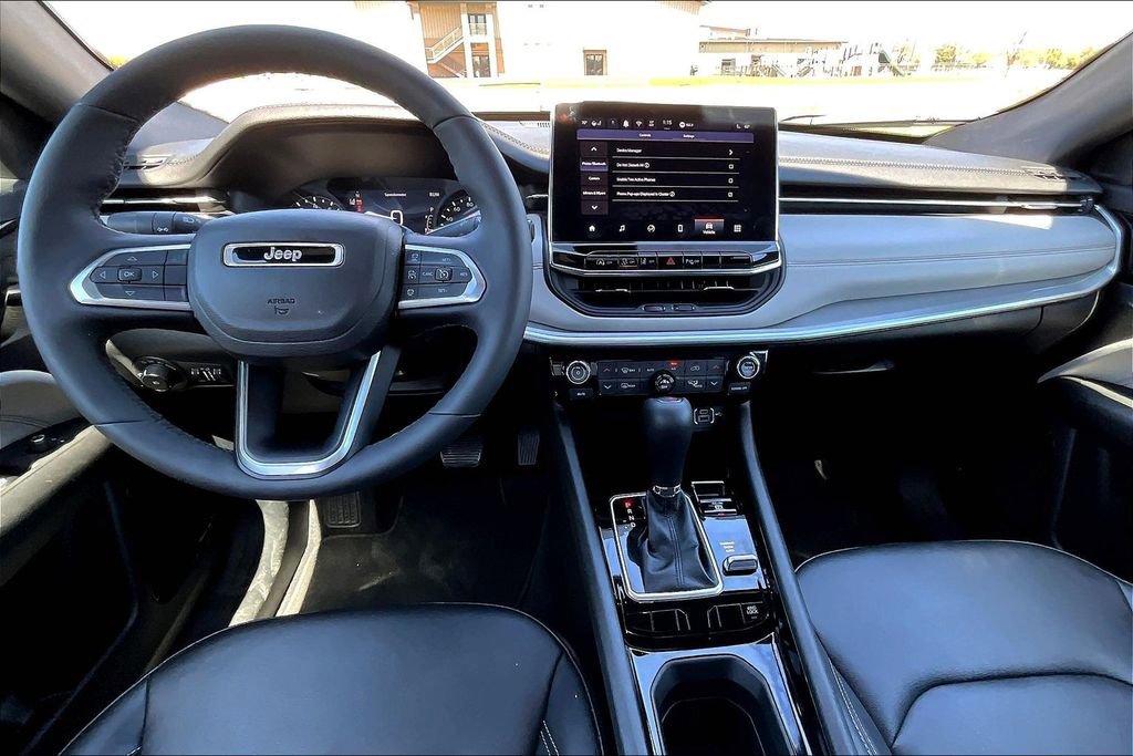 Used 2025 Jeep Compass Limited image 13