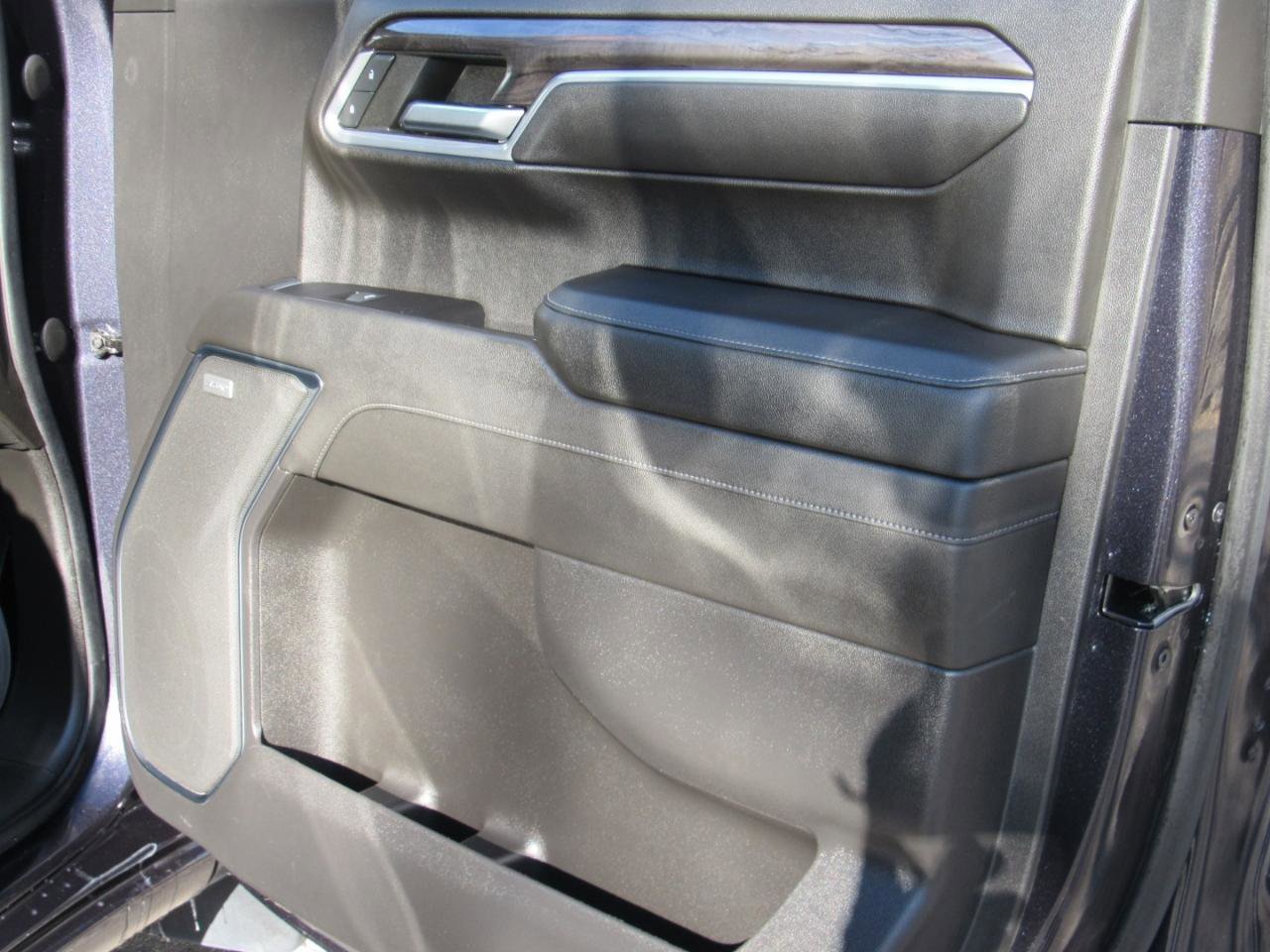 Used 2022 Chevrolet Silverado 1500 LTZ w/ LTZ Premium Package AWD/4WD image 41