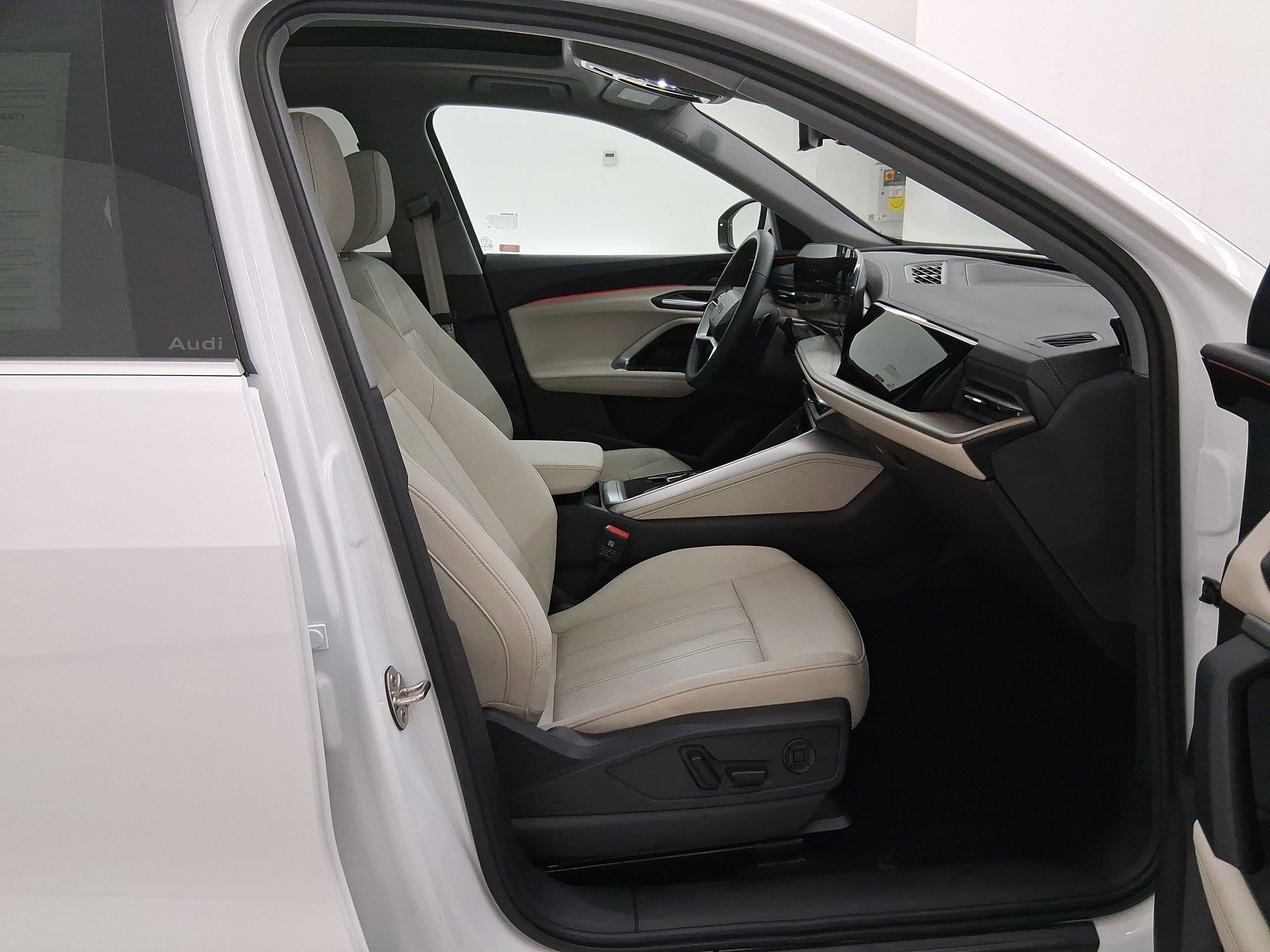 Used 2025 Audi Q5 Premium Plus w/ Premium Plus image 33