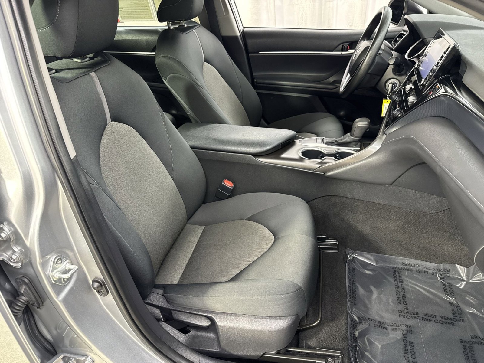 Used 2022 Toyota Camry LE image 31