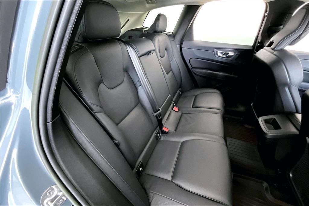 Certified 2023 Volvo XC60 B5 Plus AWD/4WD image 36