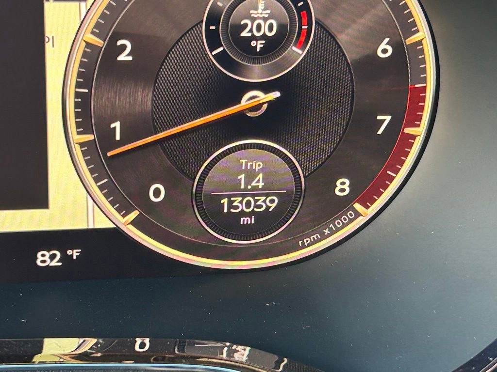 Used 2021 Bentley Flying Spur V8 image 18