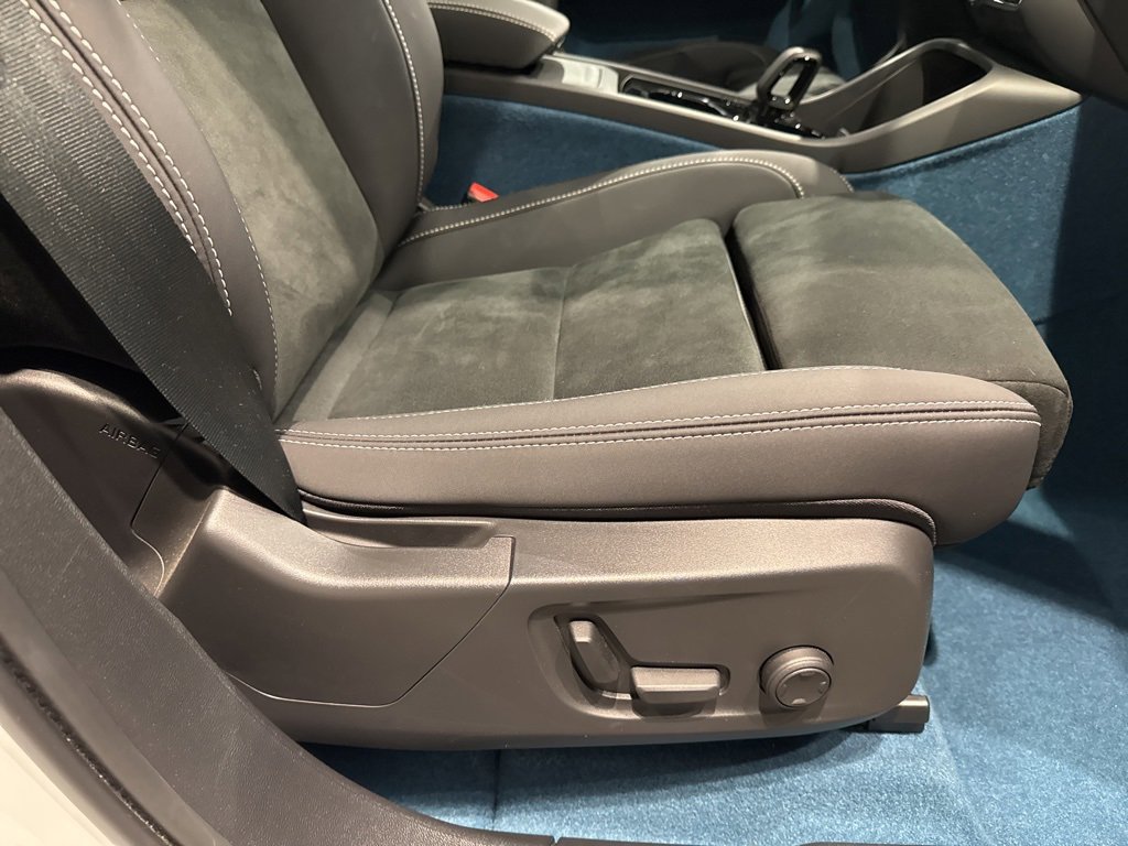 Used 2024 Volvo XC40 Recharge Plus w/ Protection Package Premier image 36