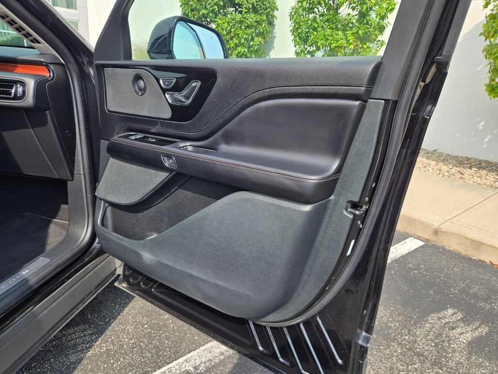 Used 2024 Lincoln Aviator Reserve AWD/4WD image 33