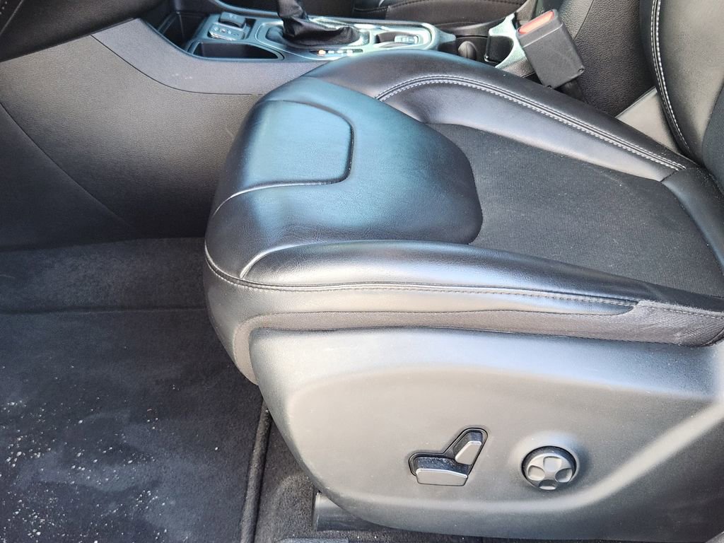 Used 2020 Jeep Cherokee Latitude Plus image 8