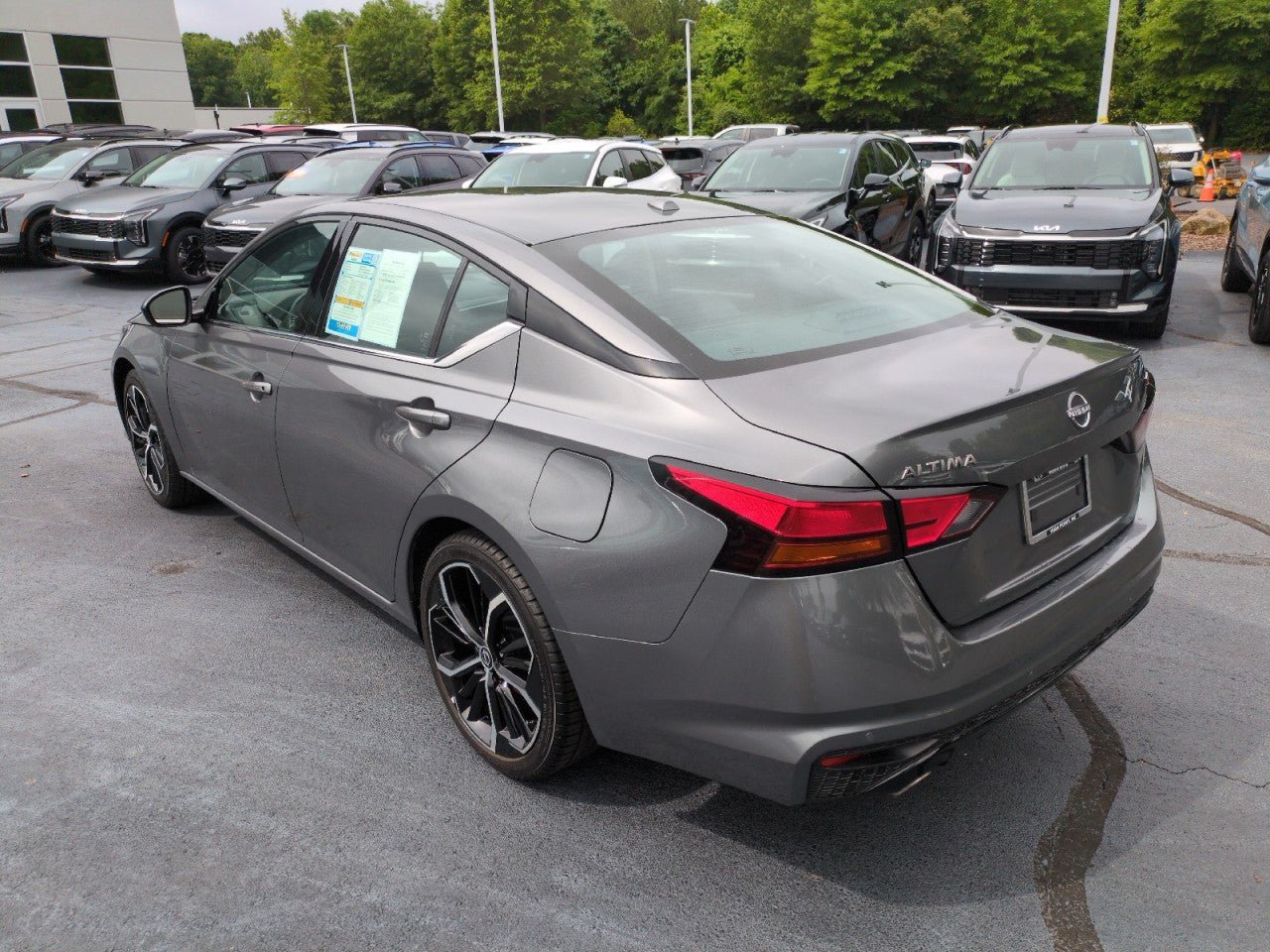 Used 2025 Nissan Altima 2.5 SR FWD image 5