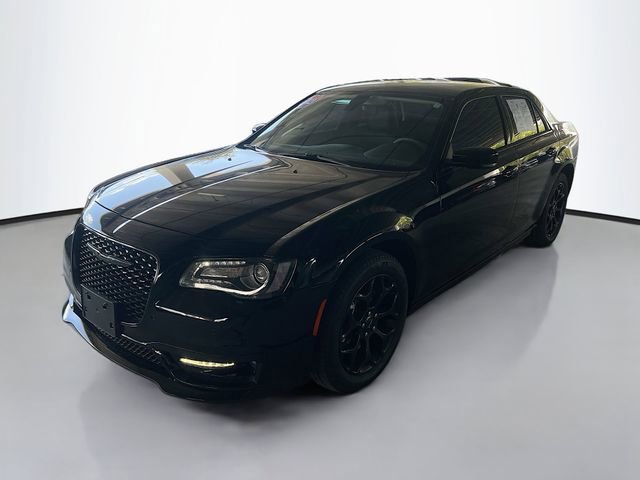 Used 2023 Chrysler 300 Touring L w/ Comfort Group image 4