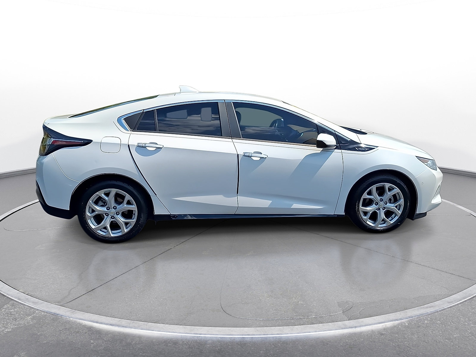 Used 2017 Chevrolet Volt Premier w/ Driver Confidence II Package FWD image 9