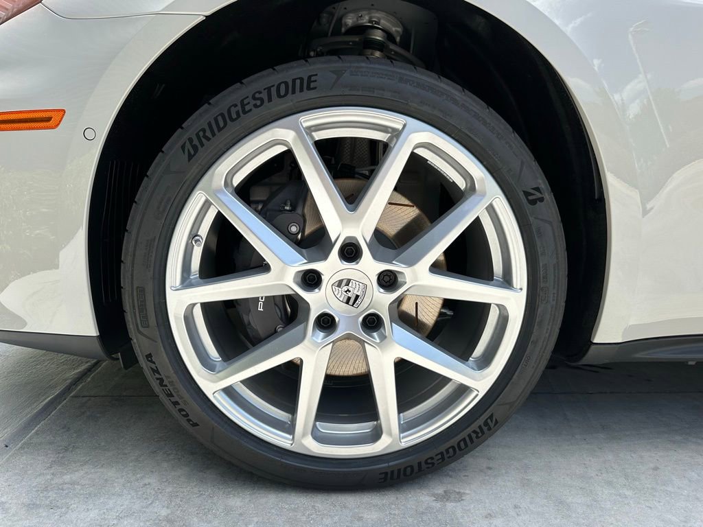 Used 2025 Porsche Panamera image 40