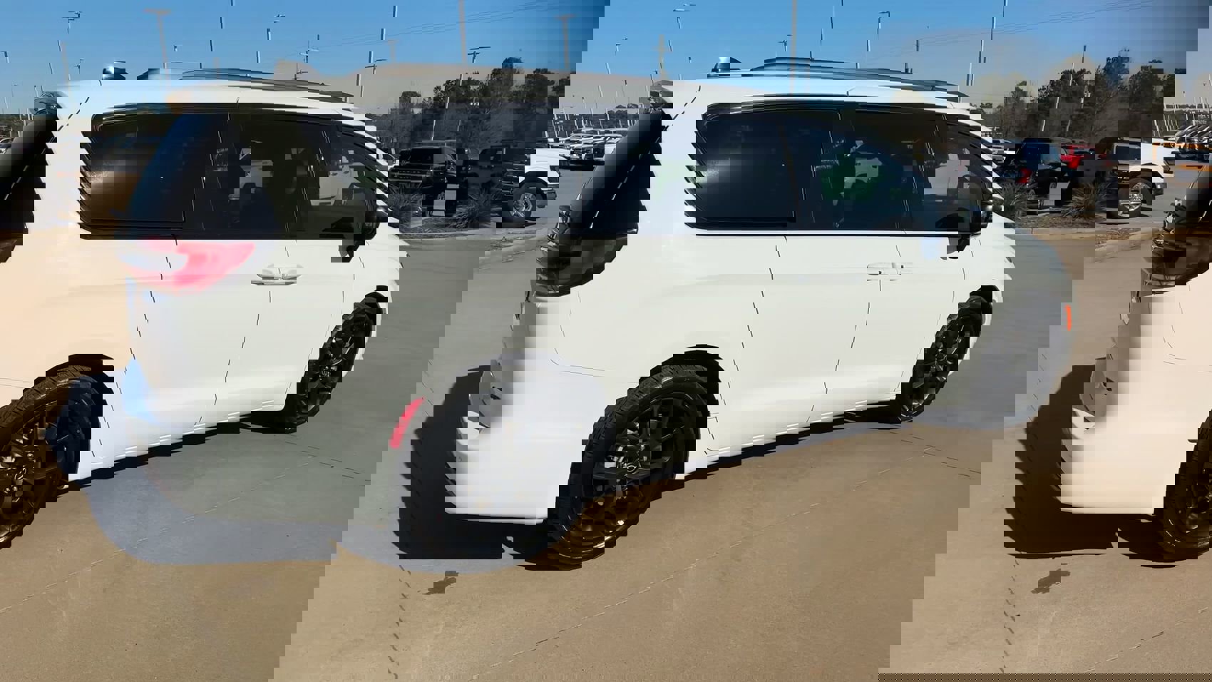 Used 2025 Chrysler Pacifica Limited image 9