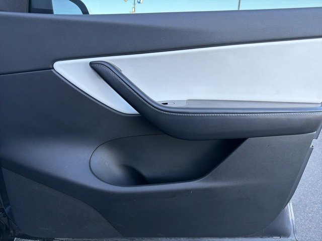 Used 2020 Tesla Model Y Long Range image 11