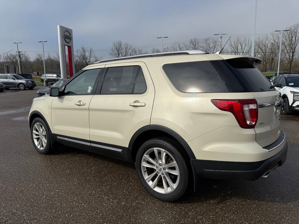 Used 2018 Ford Explorer XLT w/ Equipment Group 202A image 6